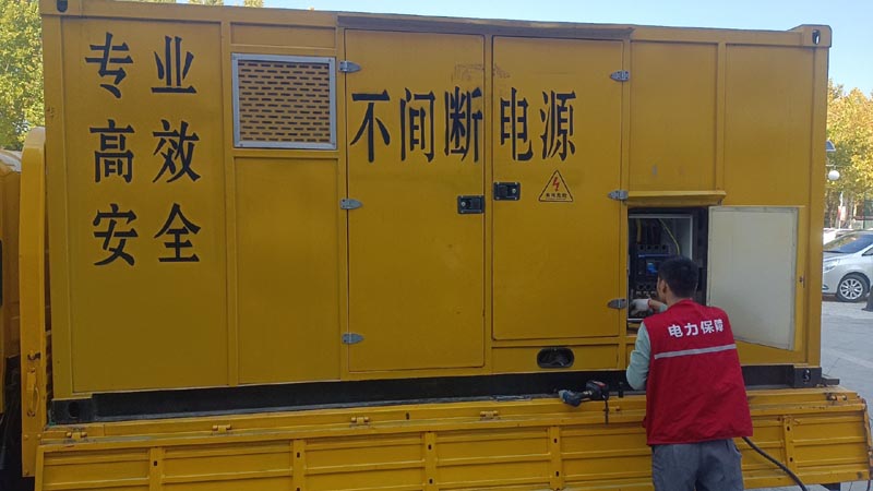 信丰柴油发电机组和UPS电源配合使用时，如何避免切换过程中的电力中断？